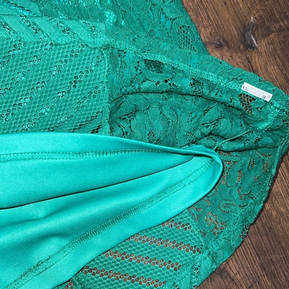 Size Small Green Knee Length Lace Dress - Picture 3 of 5
